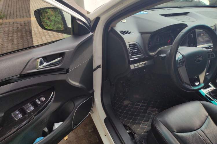 Used BYD e5 2016 300 Luxury Edition Driver Seat