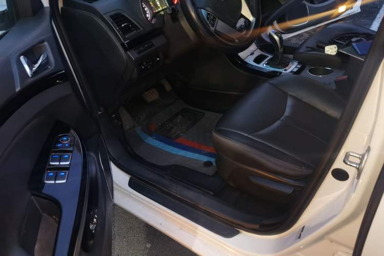 Used BYD e5 2016 300 Luxury Edition Driver Seat