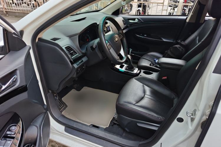Used BYD e5 2016 300 Luxury Edition Driver Seat