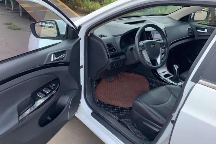 Used BYD e5 2016 300 Luxury Edition Driver Seat