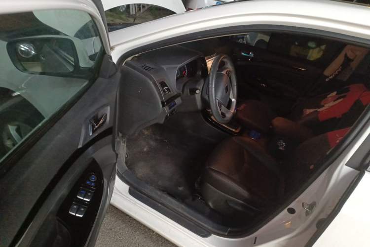 Used BYD e5 2016 300 Luxury Edition Driver Seat