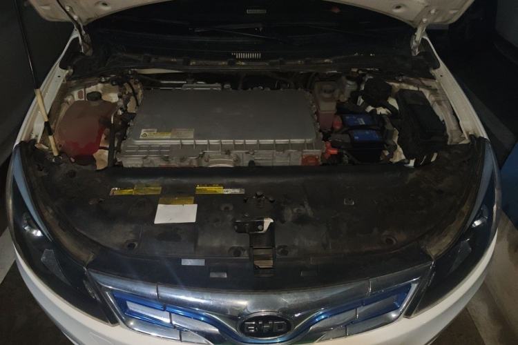 Used BYD e5 2016 300 Luxury Edition Engine Bay