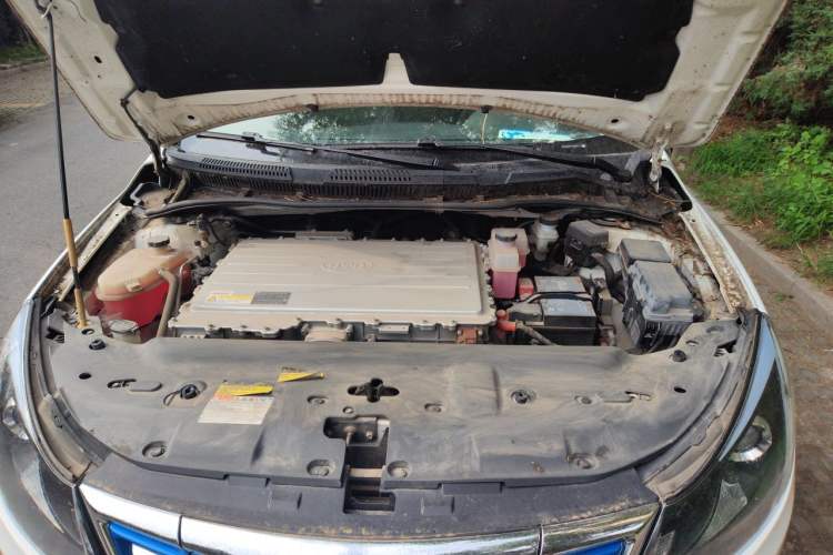 Used BYD e5 2016 300 Luxury Edition Engine Bay