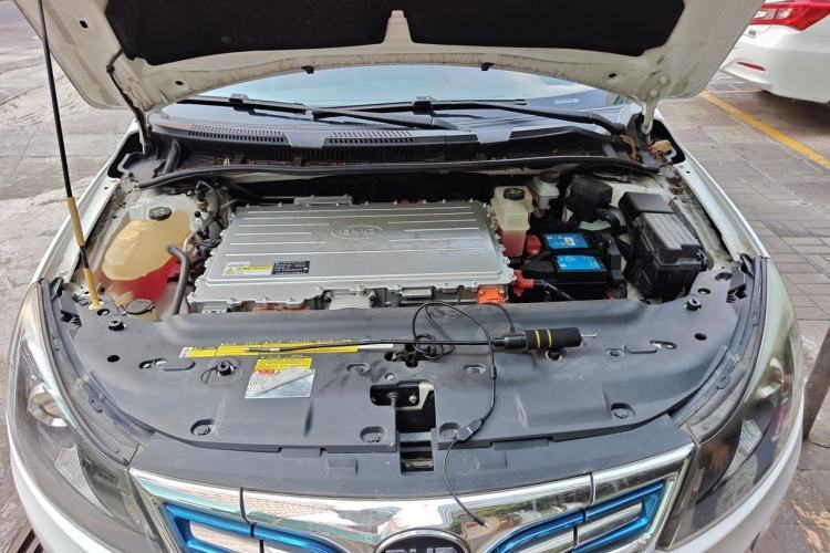 Used BYD e5 2016 300 Luxury Edition Engine Bay