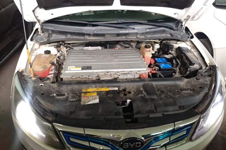 Used BYD e5 2016 300 Luxury Edition Engine Bay