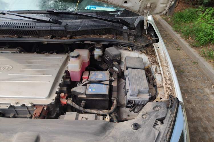 Used BYD e5 2016 300 Luxury Edition Engine Bay Left
