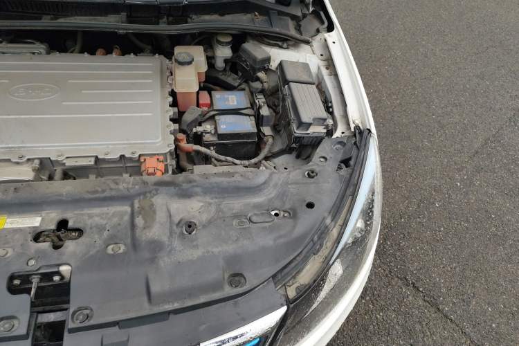 Used BYD e5 2016 300 Luxury Edition Engine Bay Left