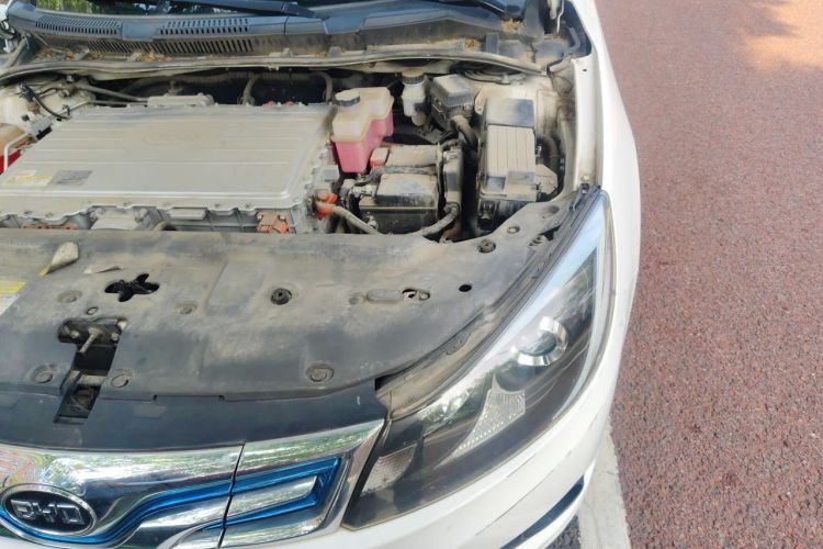 Used BYD e5 2016 300 Luxury Edition Engine Bay Left