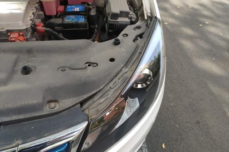 Used BYD e5 2016 300 Luxury Edition Engine Bay Left