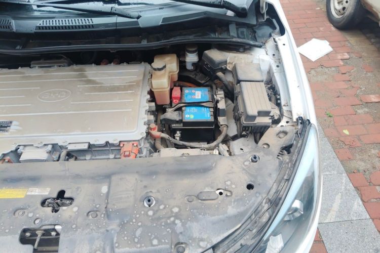 Used BYD e5 2016 300 Luxury Edition Engine Bay Left