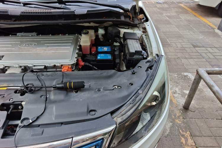 Used BYD e5 2016 300 Luxury Edition Engine Bay Left
