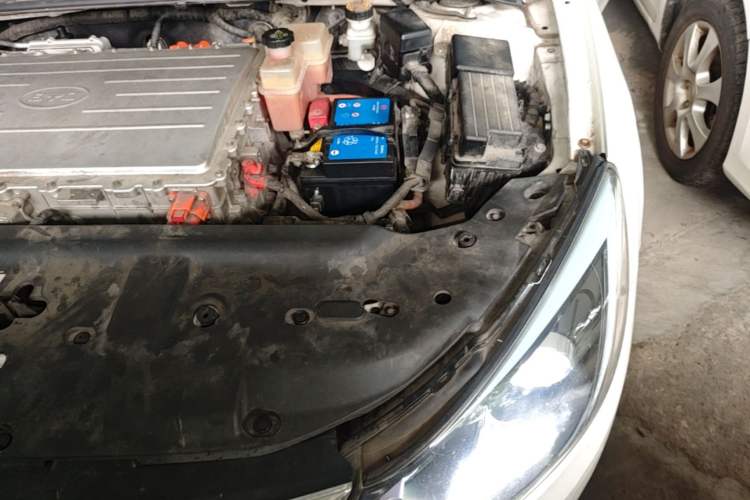 Used BYD e5 2016 300 Luxury Edition Engine Bay Left