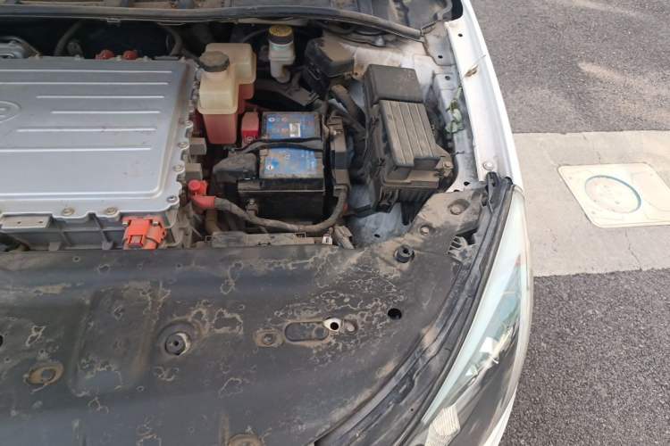 Used BYD e5 2016 300 Luxury Edition Engine Bay Left