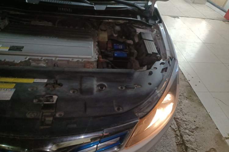 Used BYD e5 2016 300 Luxury Edition Engine Bay Left