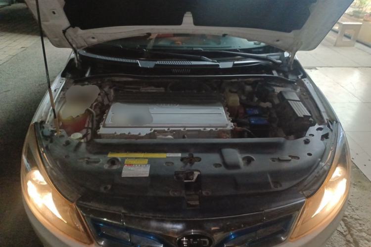 Used BYD e5 2016 300 Luxury Edition Engine Bay