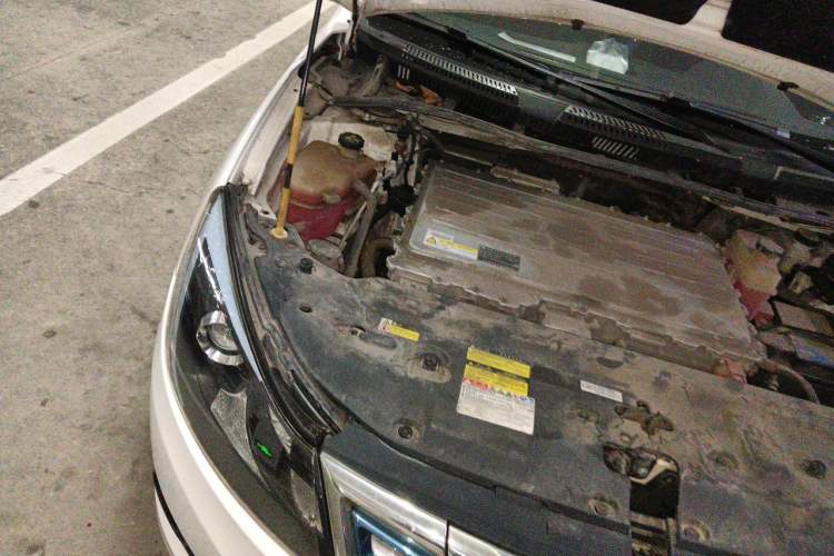 Used BYD e5 2016 300 Luxury Edition Engine Bay Right