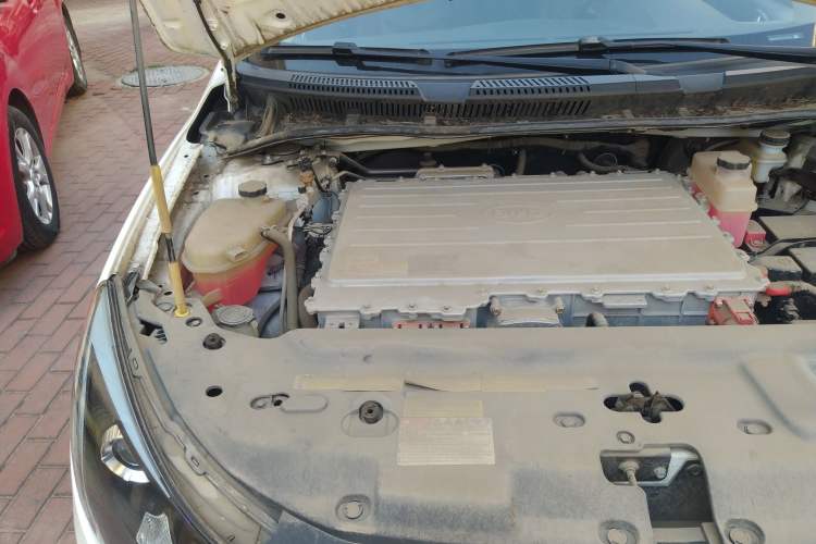 Used BYD e5 2016 300 Luxury Edition Engine Bay Right