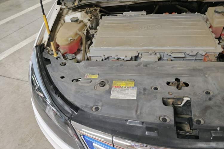 Used BYD e5 2016 300 Luxury Edition Engine Bay Right