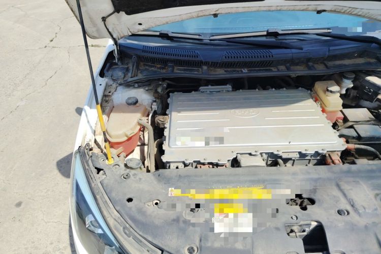 Used BYD e5 2016 300 Luxury Edition Engine Bay Right