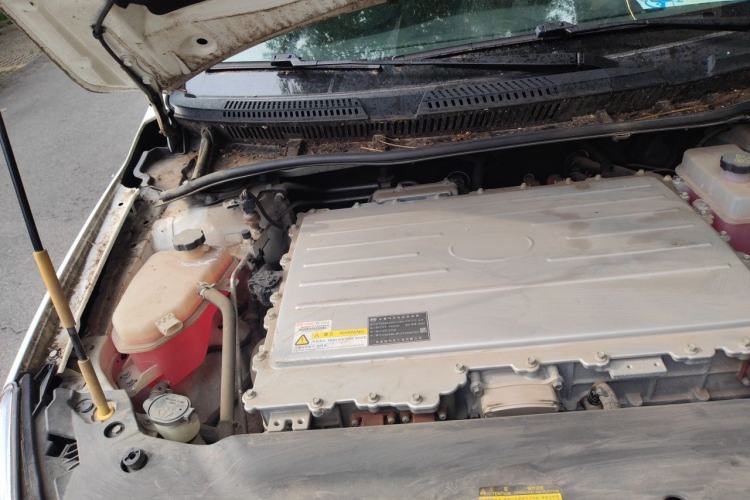 Used BYD e5 2016 300 Luxury Edition Engine Bay Right