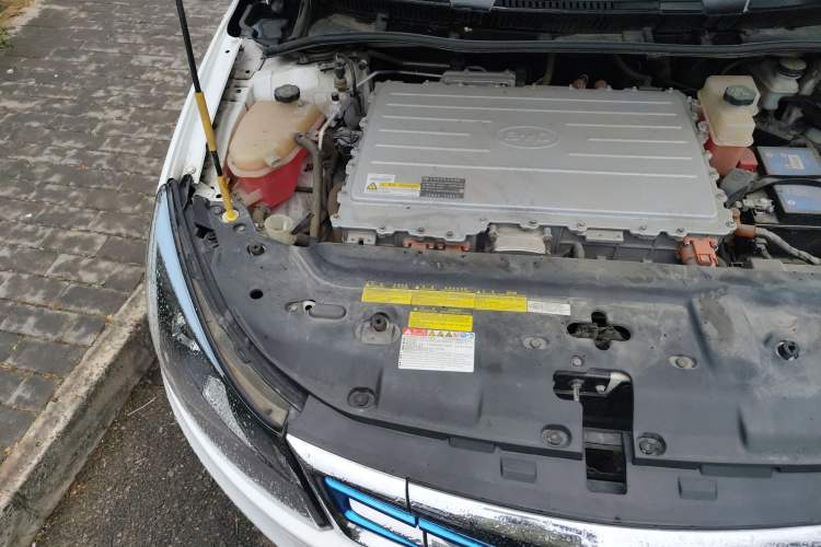 Used BYD e5 2016 300 Luxury Edition Engine Bay Right