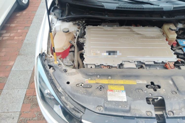 Used BYD e5 2016 300 Luxury Edition Engine Bay Right