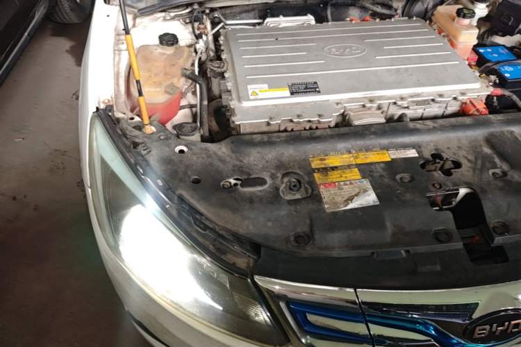 Used BYD e5 2016 300 Luxury Edition Engine Bay Right