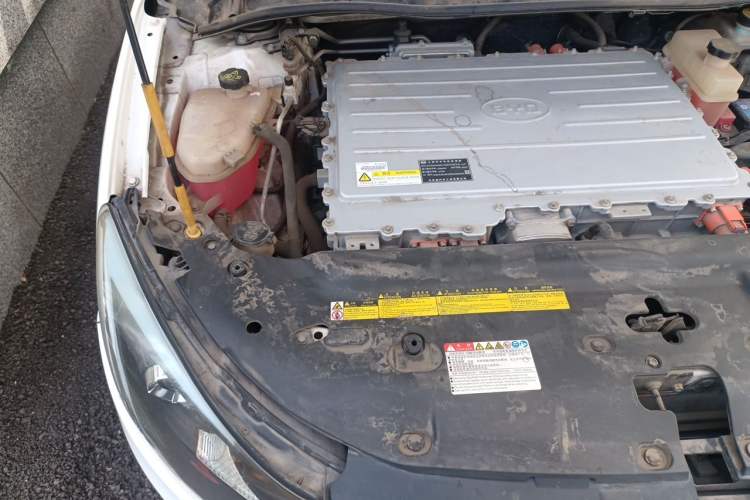 Used BYD e5 2016 300 Luxury Edition Engine Bay Right