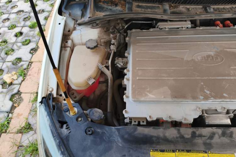 Used BYD e5 2016 300 Luxury Edition Engine Bay Right