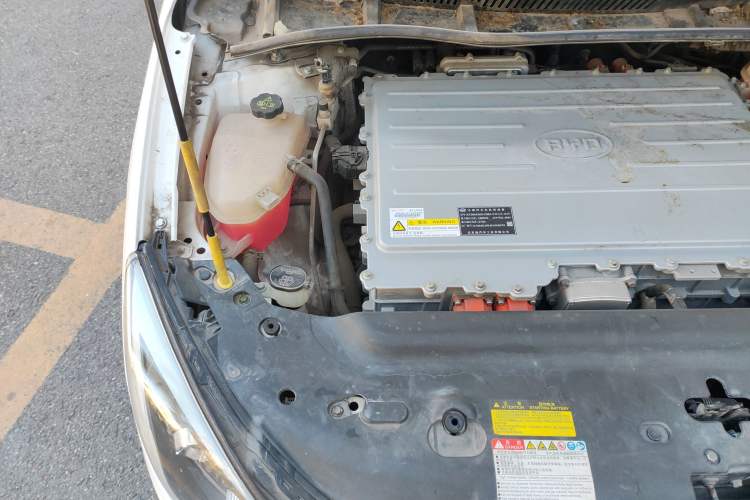 Used BYD e5 2016 300 Luxury Edition Engine Bay Right