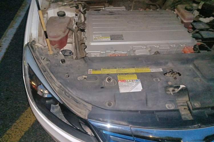 Used BYD e5 2016 300 Prestige Edition Engine Bay Right