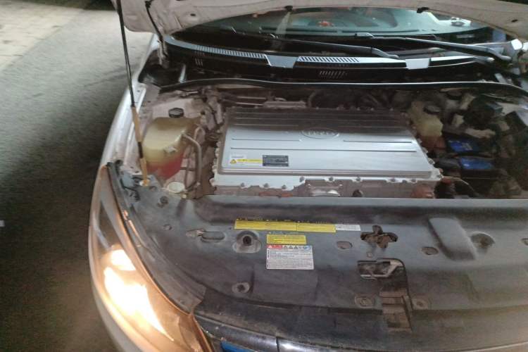 Used BYD e5 2016 300 Luxury Edition Engine Bay Right