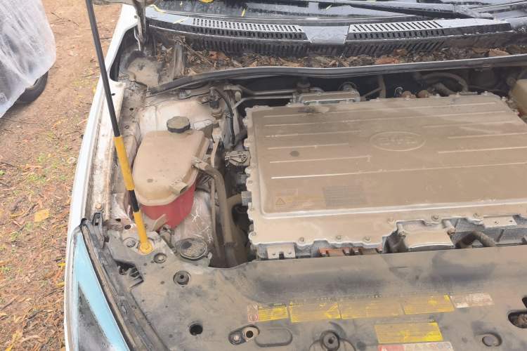 Used BYD e5 2016 300 Prestige Edition Engine Bay Right