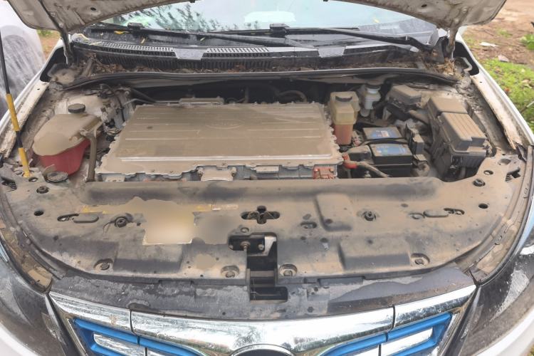 Used BYD e5 2016 300 Prestige Edition Engine Bay