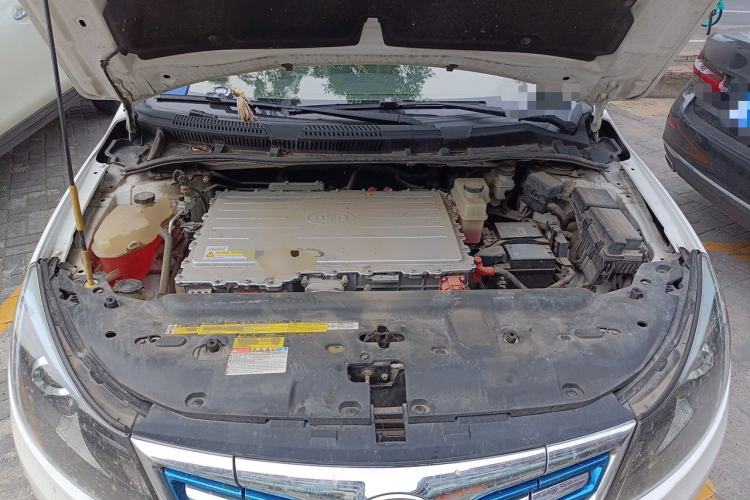 Used BYD e5 2016 300 Prestige Edition Engine Bay
