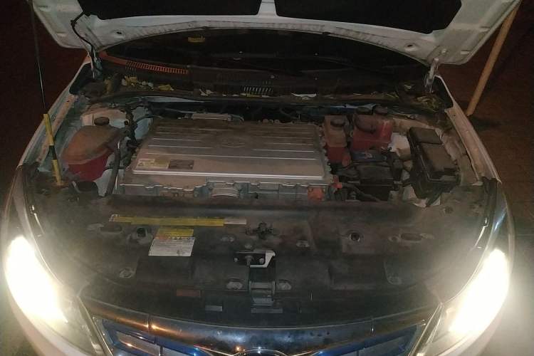 Used BYD e5 2016 300 Luxury Edition Engine Bay