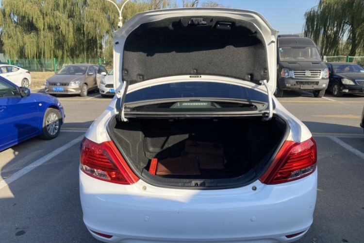 Used BYD e5 2016 300 Prestige Edition Exterior 10
