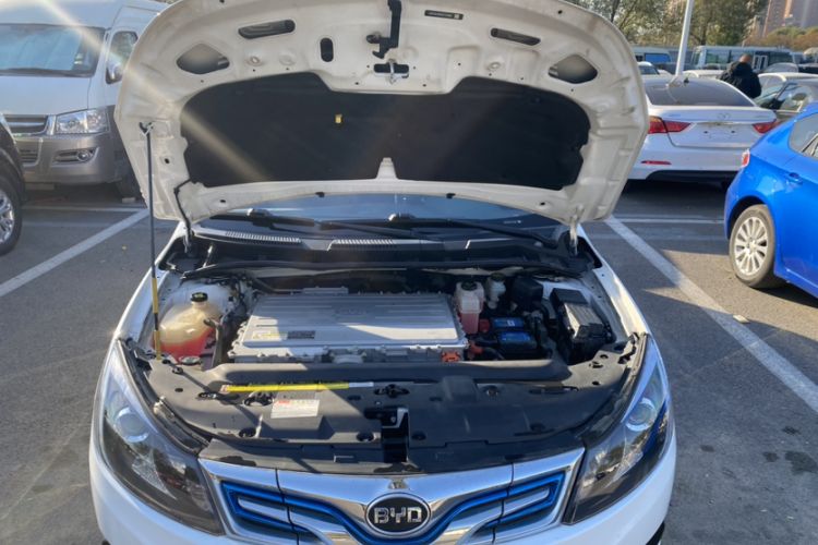Used BYD e5 2016 300 Prestige Edition Exterior 11