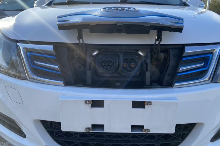 Used BYD e5 2016 300 Prestige Edition Exterior 12
