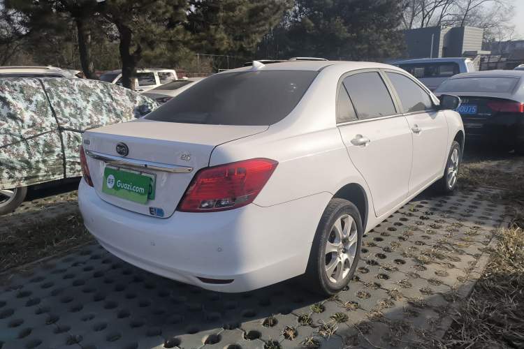 Used BYD e5 2016 300 Prestige Edition Exterior 3
