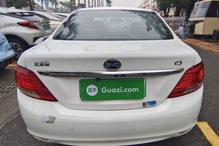 Used BYD e5 2016 300 Luxury Edition Exterior 4