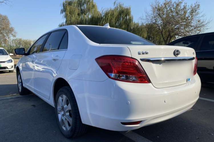 Used BYD e5 2016 300 Prestige Edition Exterior 5