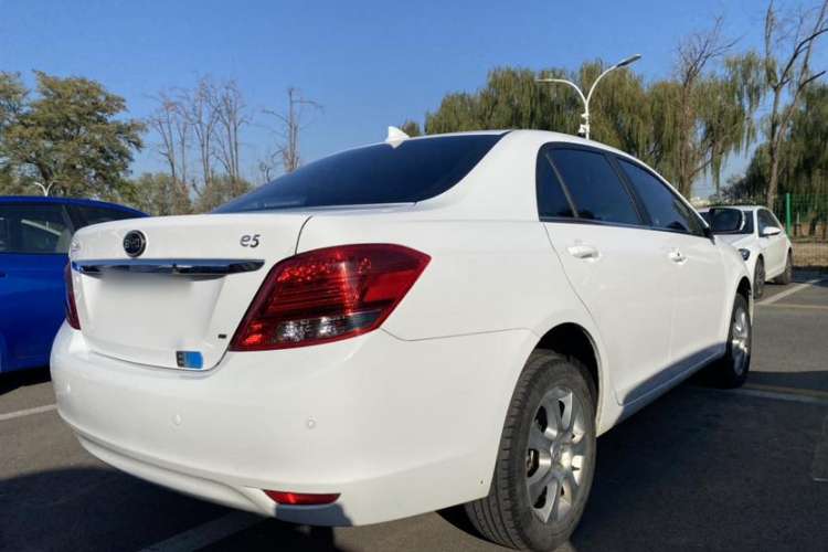 Used BYD e5 2016 300 Prestige Edition Exterior 6
