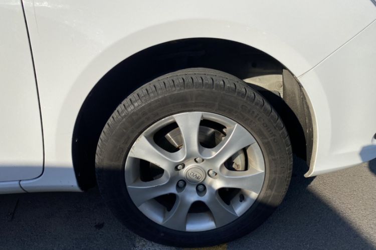 Used BYD e5 2016 300 Prestige Edition Exterior 7