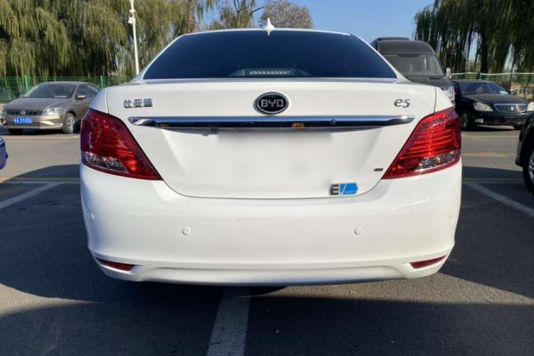 Used BYD e5 2016 300 Prestige Edition Exterior 8