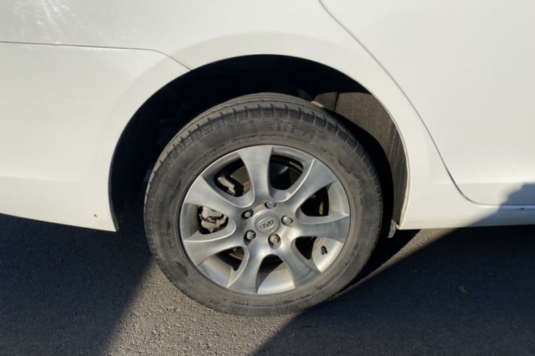 Used BYD e5 2016 300 Prestige Edition Exterior 9