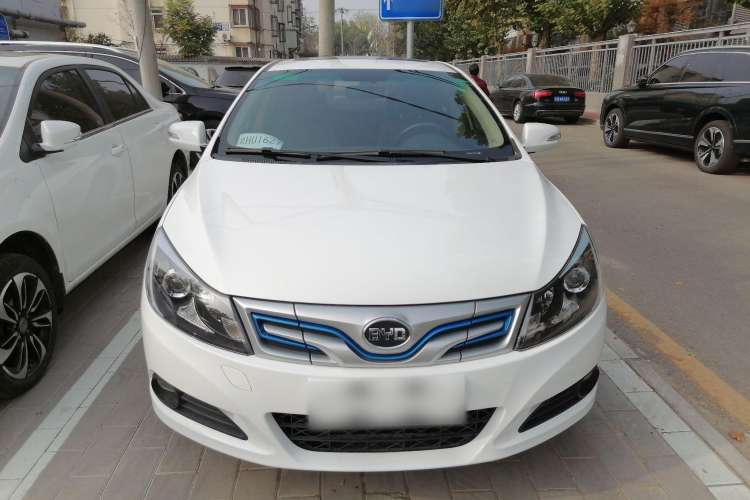 Used BYD e5 2016 300 Luxury Edition Front