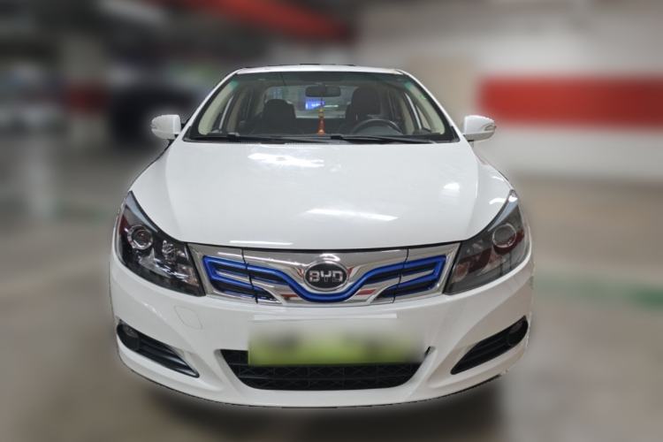 Used BYD e5 2016 300 Luxury Edition Front
