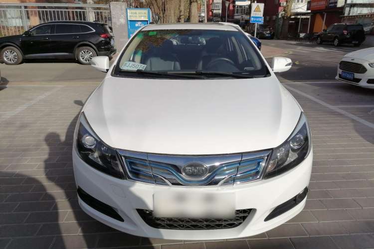 Used BYD e5 2016 300 Luxury Edition Front