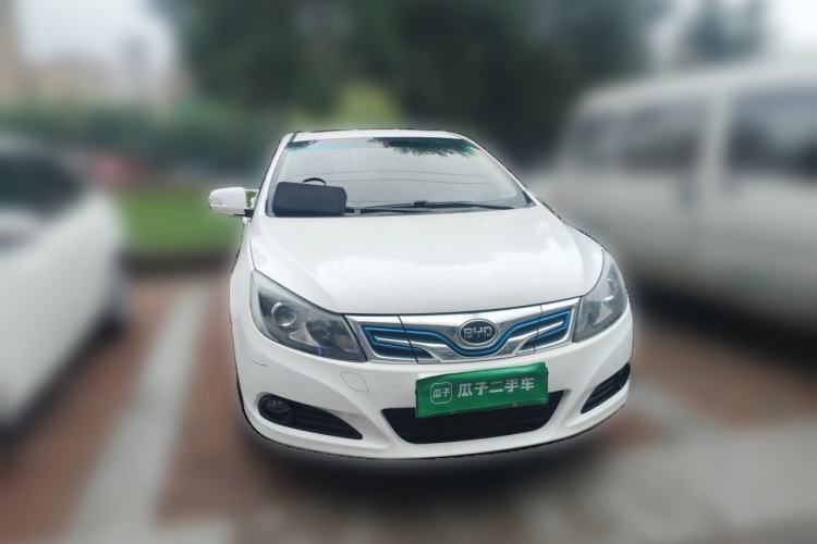 Used BYD e5 2016 300 Luxury Edition Front